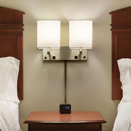 Hampton Inn & Suites Madison - West Экстерьер фото