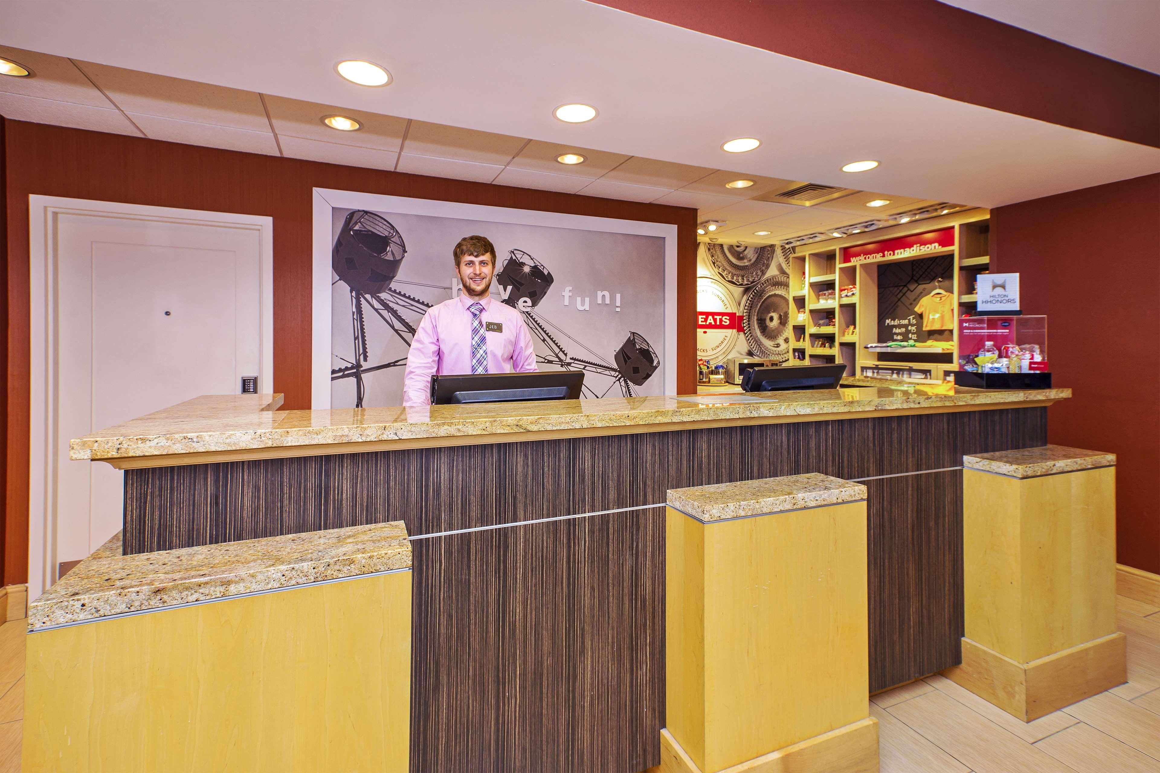 Hampton Inn & Suites Madison - West Экстерьер фото