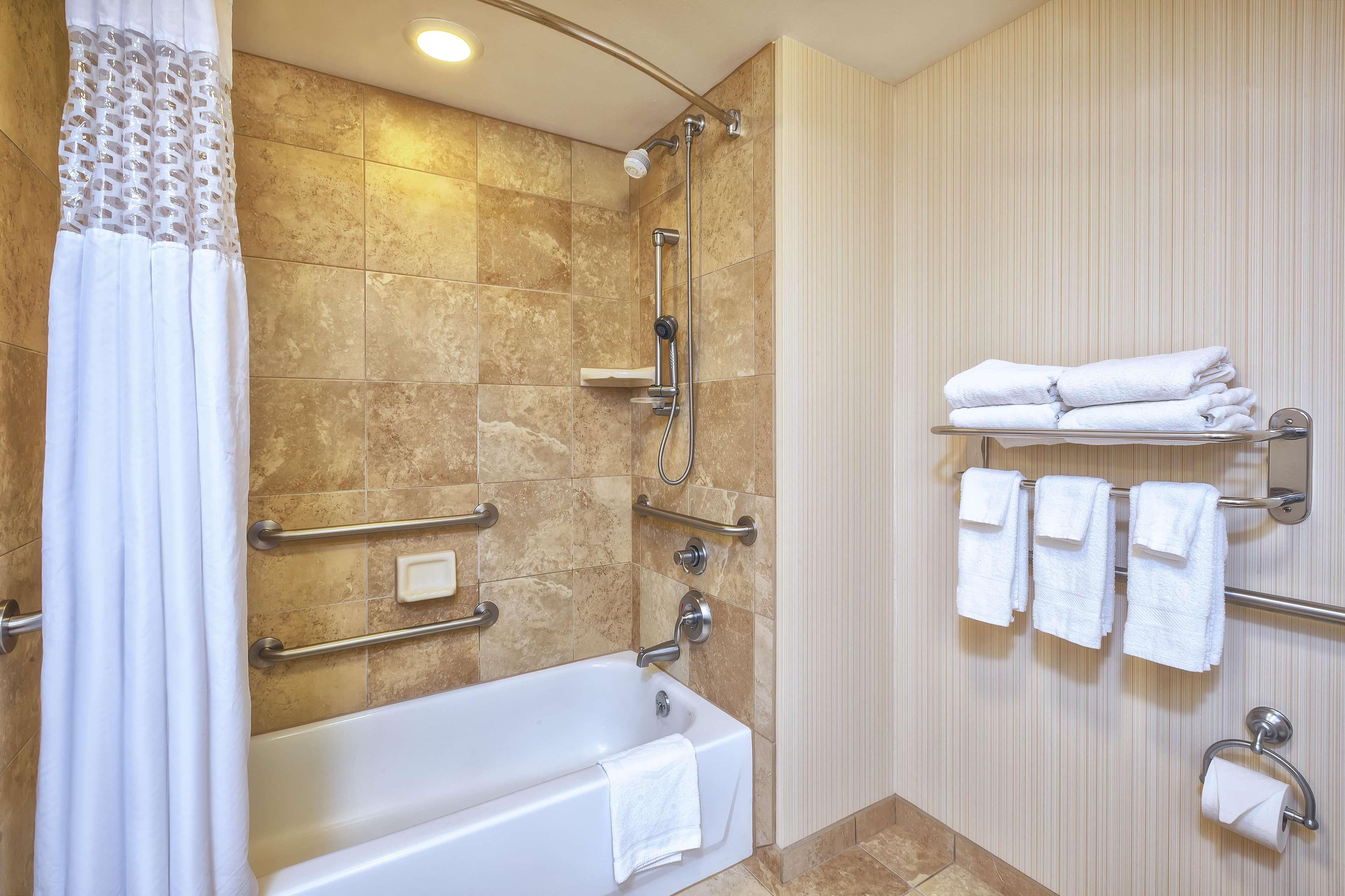 Hampton Inn & Suites Madison - West Экстерьер фото