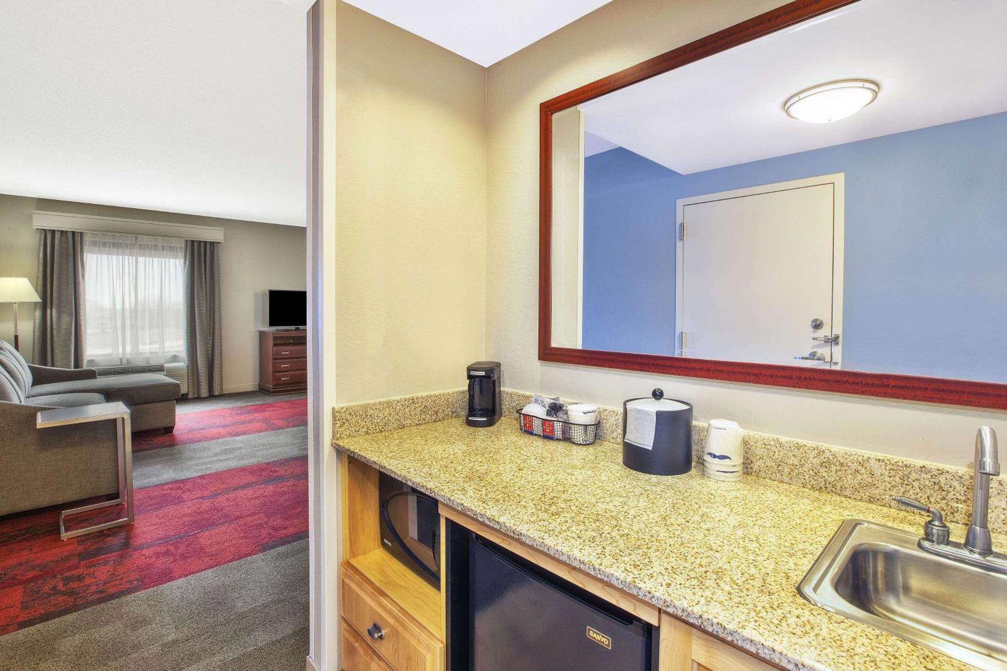 Hampton Inn & Suites Madison - West Экстерьер фото