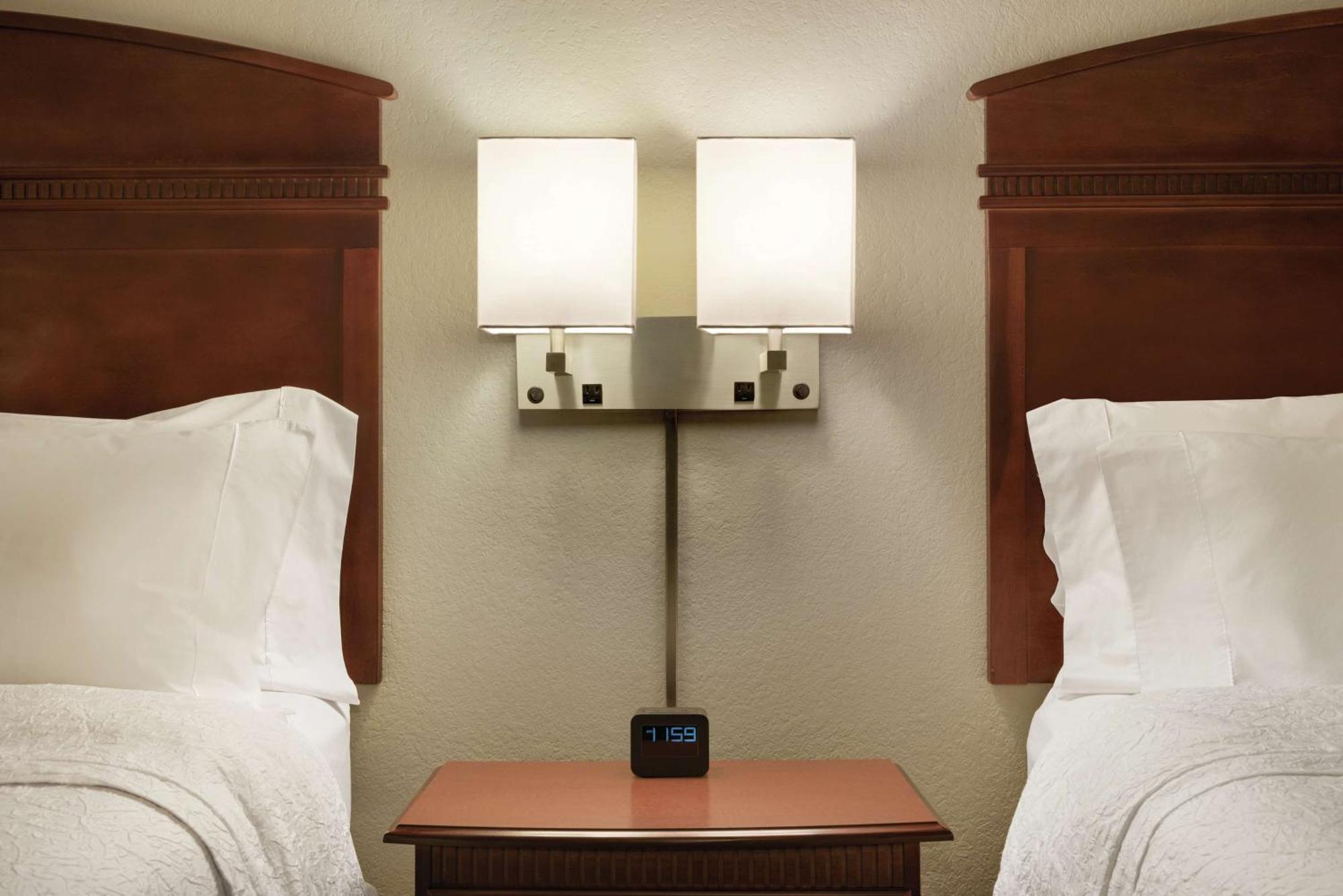 Hampton Inn & Suites Madison - West Экстерьер фото